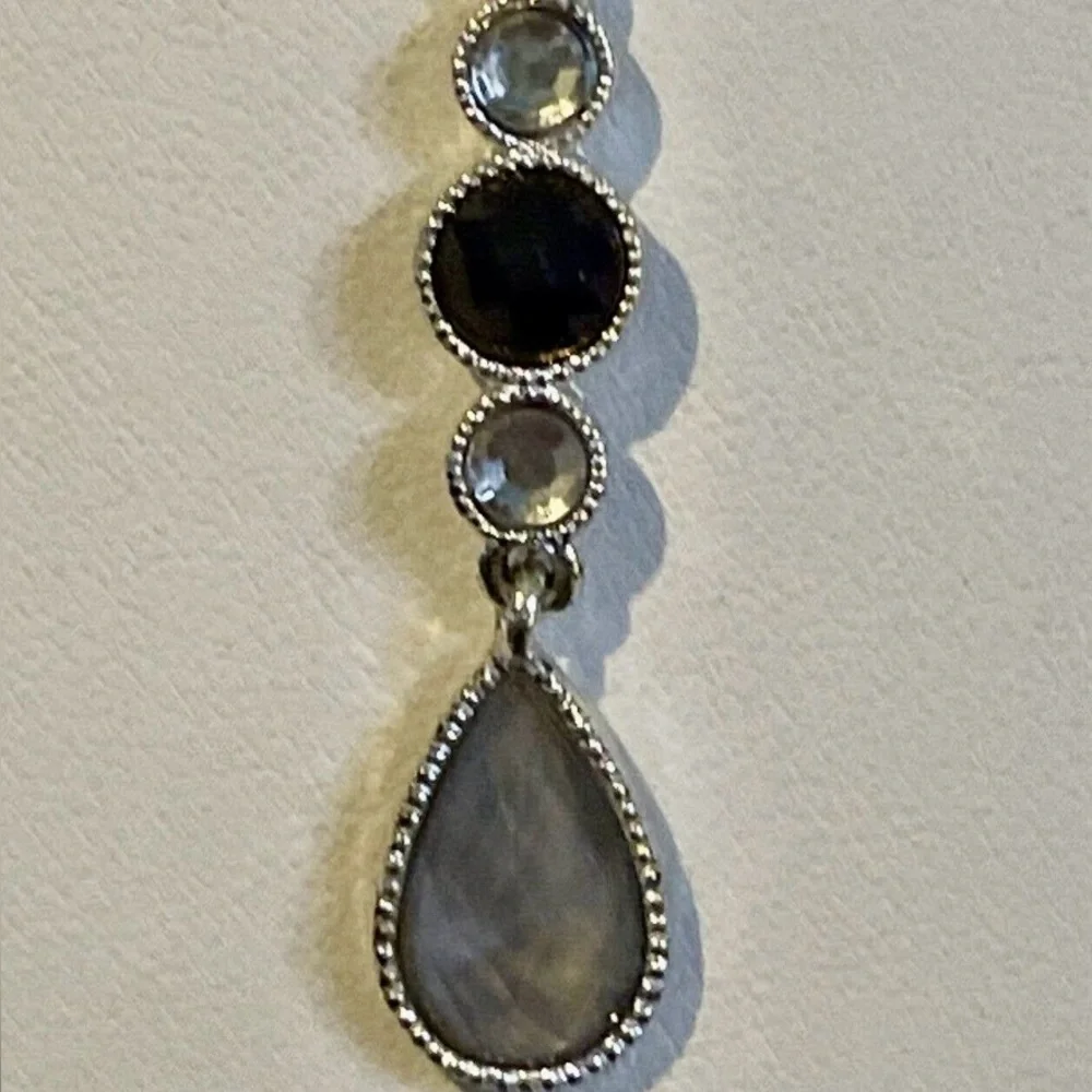 Avon lariat style necklace smokey grey rhinestones w/earrings Women’s jewelry